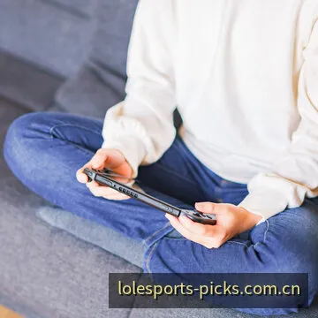 S16英雄联盟对抗现场选手席实时对局